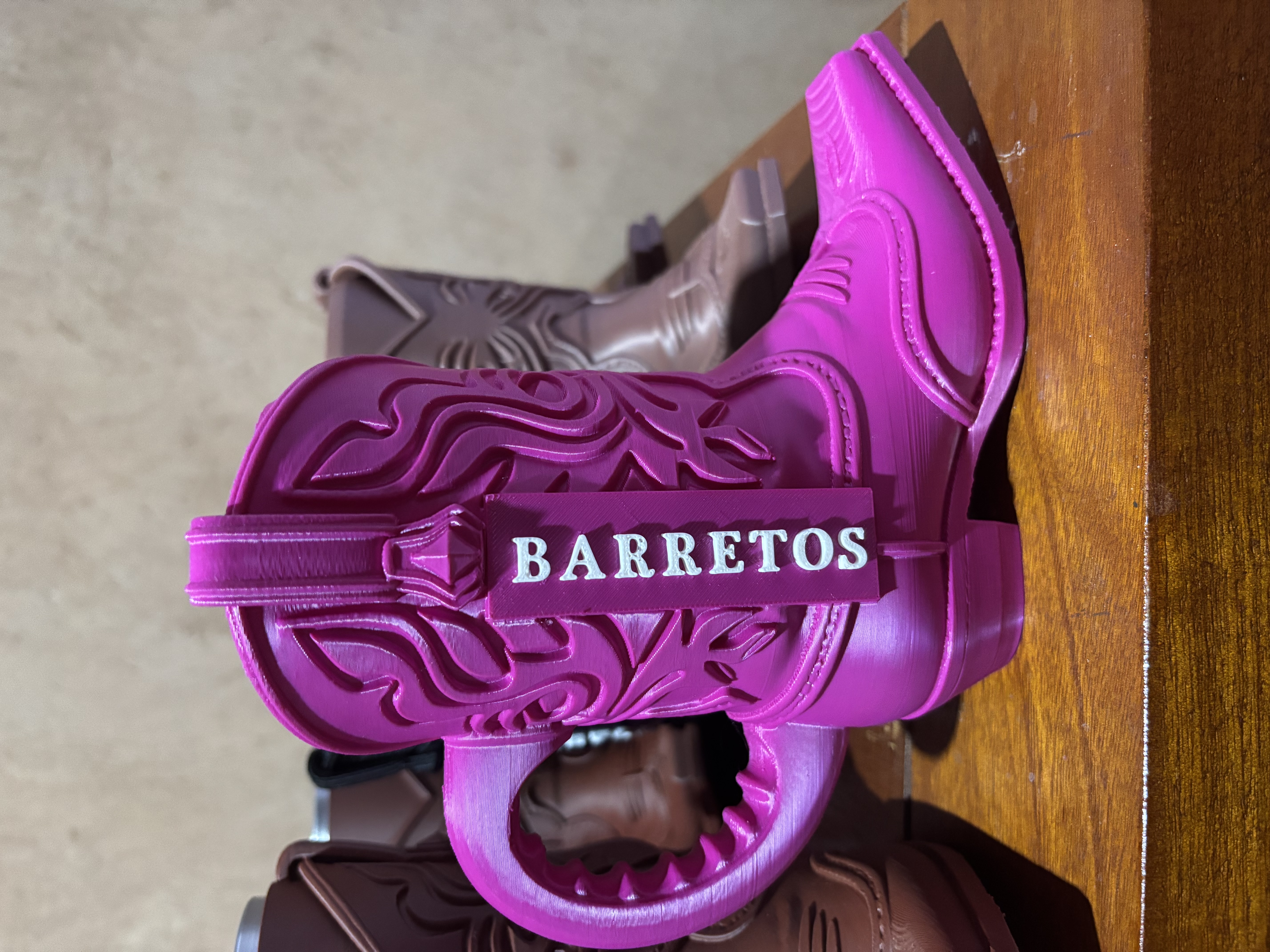 Porta-lata bota rosa